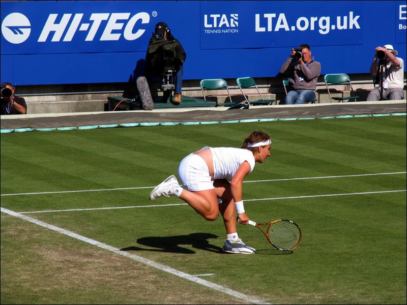 gal/holiday/Eastbourne Tennis - 2006/2006_Kuznetsova serving_IMG_1115.JPG